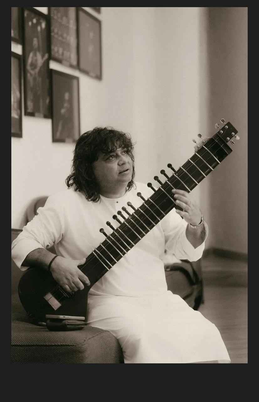 Sitar Mastero Niladri Kumaar's 'Ekka' Leaves Mumbai Spellbound, Celebrating the Unifying Power of Indian Instrumental Music 1 Niladri Kumaar,
Ekka India Tour,
Niladri Kumaar Mumbai Concert,
Indian Instrumental Music,
Sitar Maestro Niladri Kumaar,
Zitar Performance,
Zakir Hussain Tribute,
Indian Classical Music,
Live Classical Music Concert,
Mumbai Music Event,
Indian Music Tour,
Classical Music News,