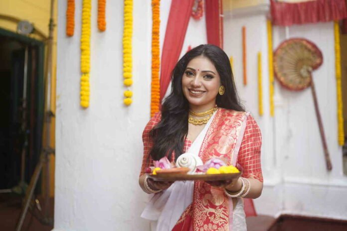 Hindola Chakravorty Brings the Magic of Durga Puja to Life with ‘Elo Maa’